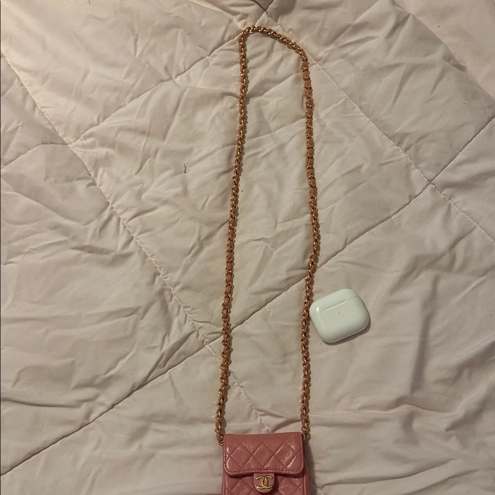 Chanel Vintage Lambskin Leather MICRO Crossbody Bag perfect fit to carry AirPods - Picture 1 of 9